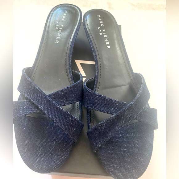 Marc Fisher LTD Women's denim dark blue Tracey Kitten Heel slide Sandal Size 11M - Picture 4 of 9